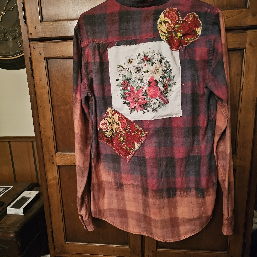 Bleached flannel Christmas cardinal shirt, M